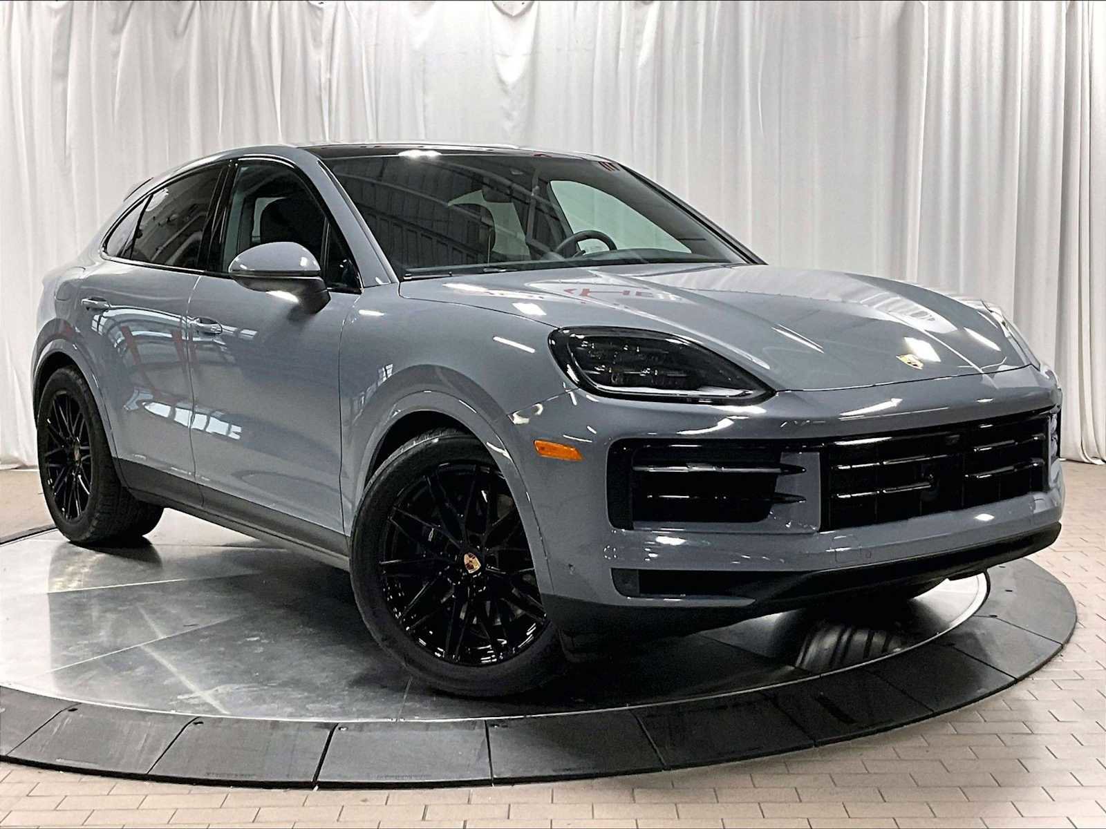 Used 2025 Porsche Cayenne Coupe image 12