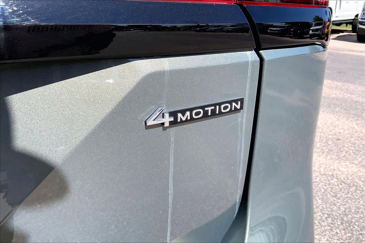 Used 2024 Volkswagen Atlas Peak Edition SEL AWD/4WD image 10