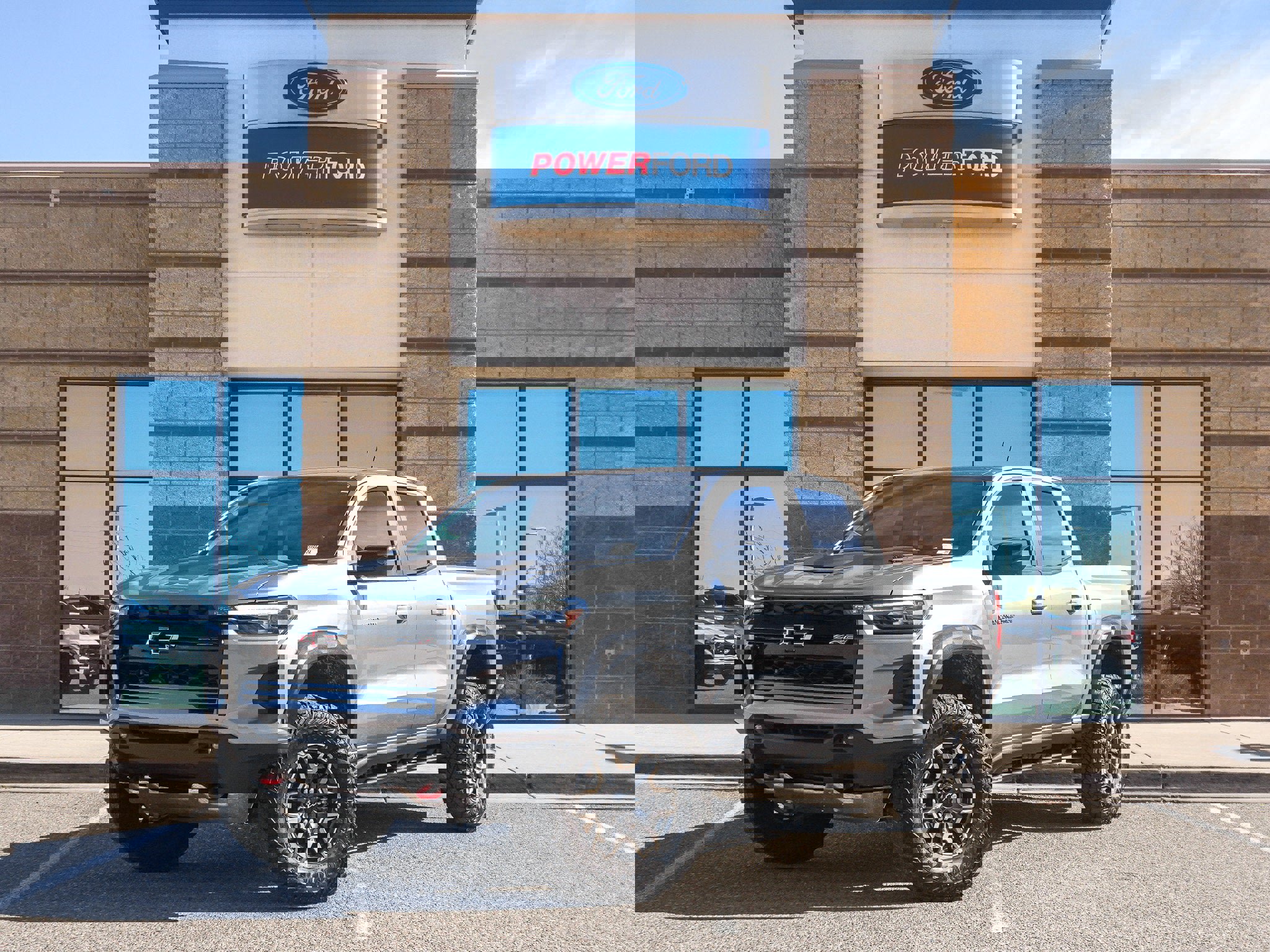 Used 2025 Chevrolet Colorado ZR2 w/ Technology Package image 2