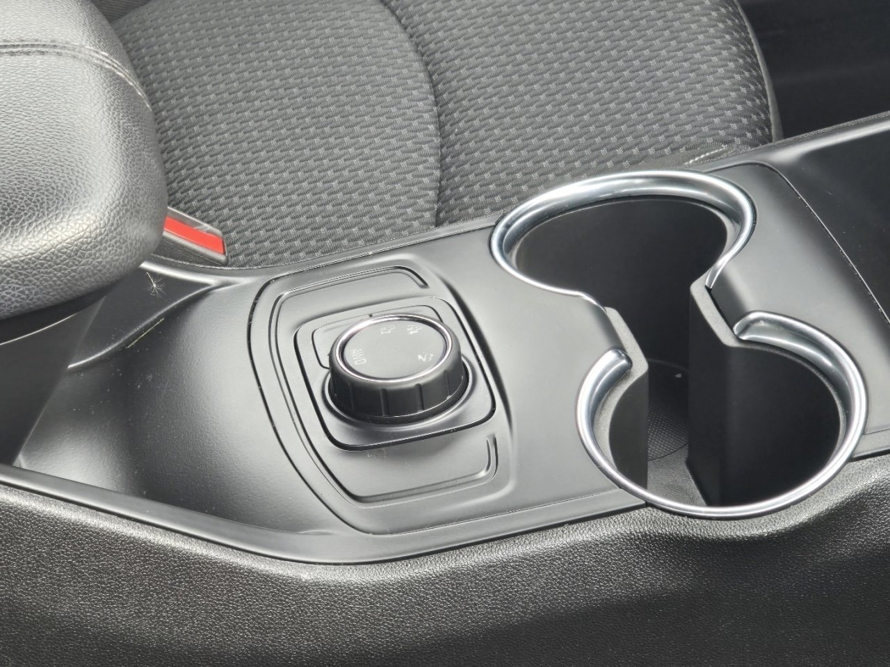 Used 2024 GMC Terrain SLE image 16