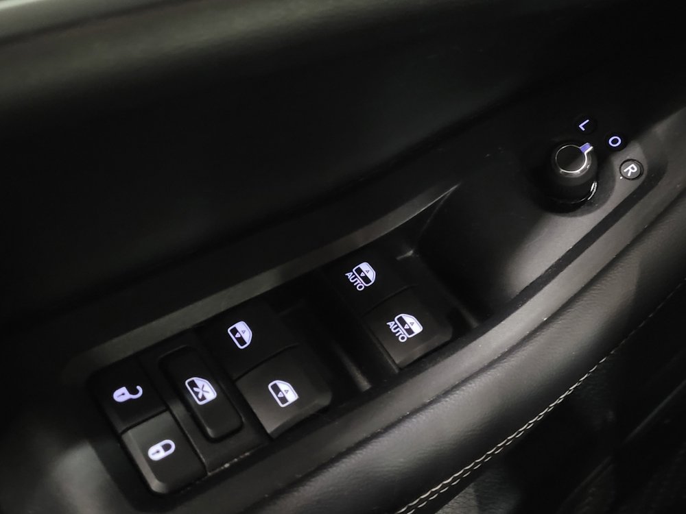 Used 2023 Jeep Grand Cherokee Limited w/ Black Appearance Package image 27