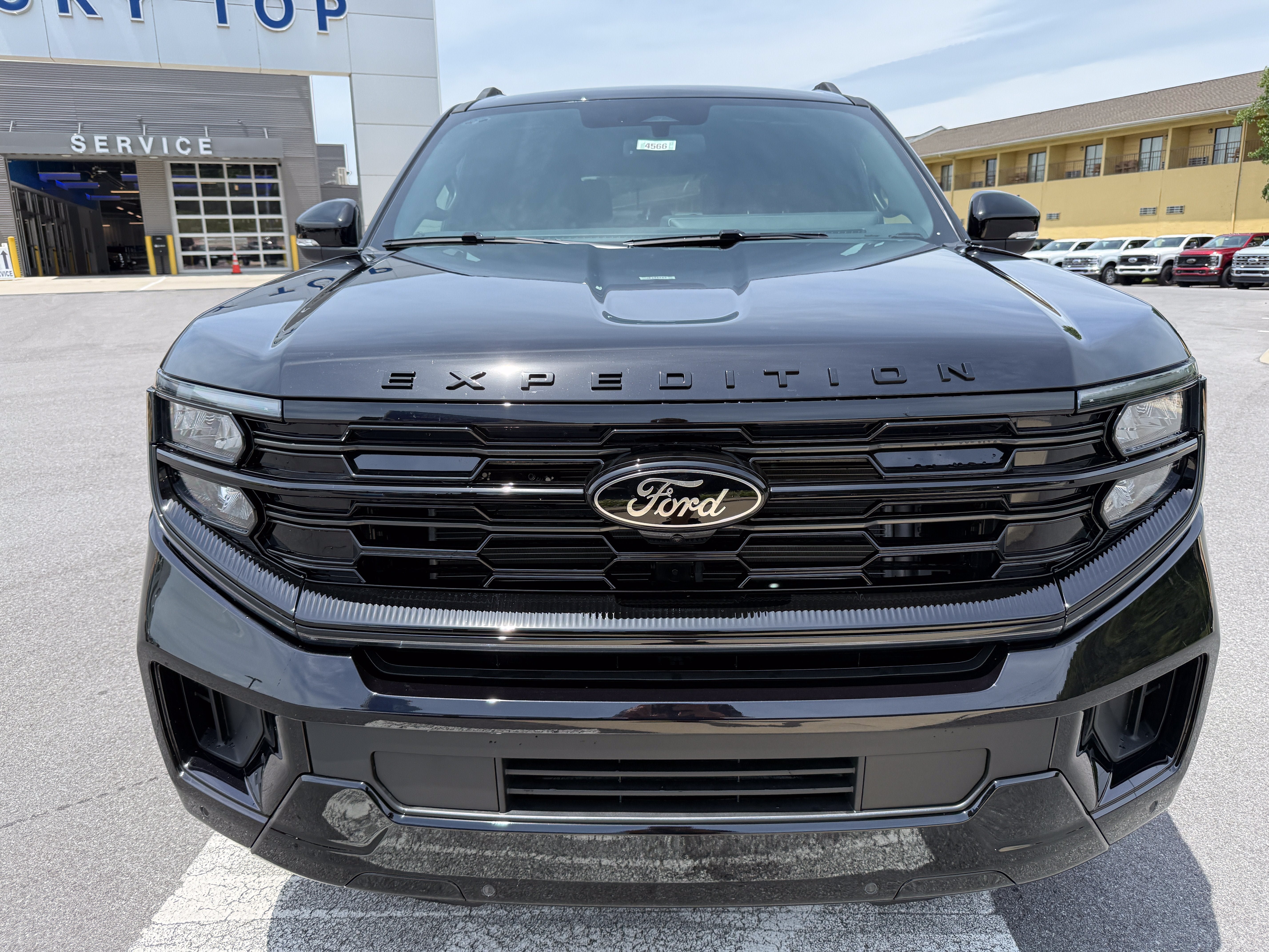New 2026 Ford Expedition Platinum w/ Stealth Appearance Package AWD/4WD image 2