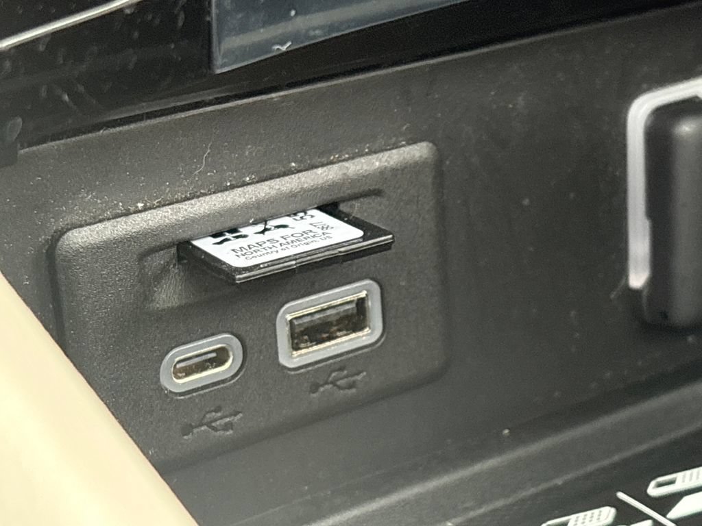 Used 2023 Buick Envision Avenir FWD image 22