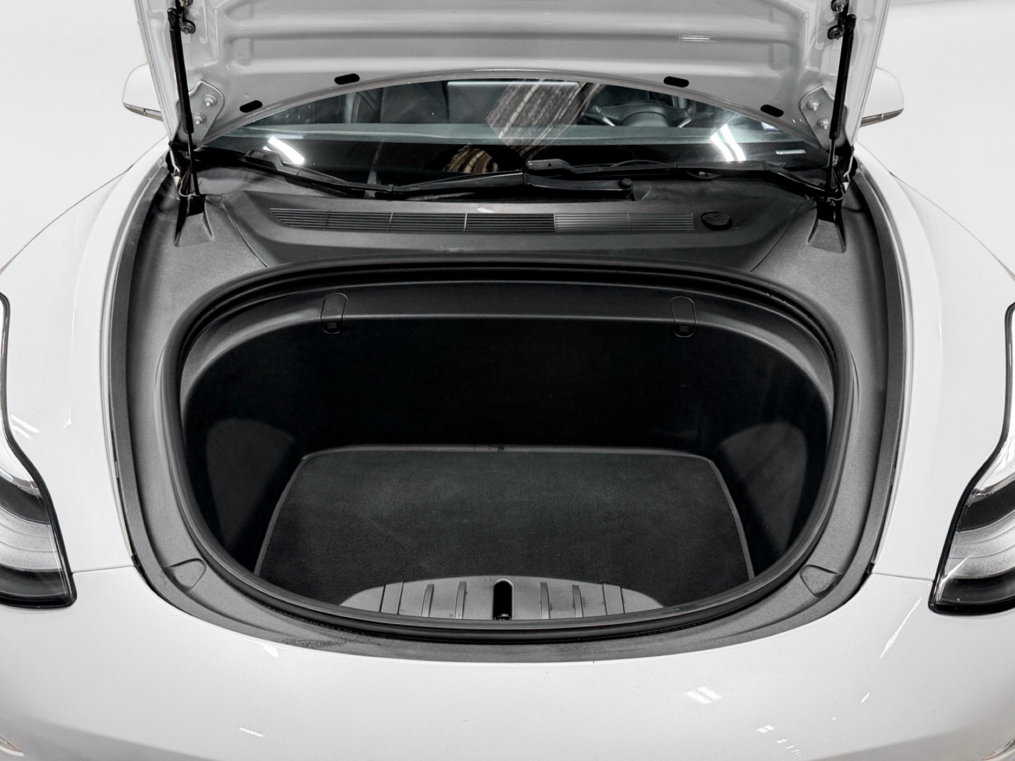 Used 2018 Tesla Model 3 Long Range RWD image 25