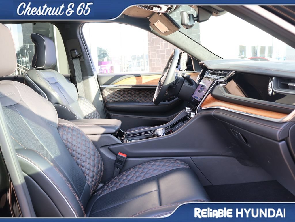 Used 2024 Jeep Grand Cherokee L Summit AWD/4WD image 9