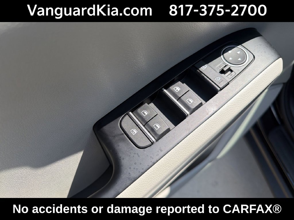 Certified 2023 Kia Soul LX FWD image 17