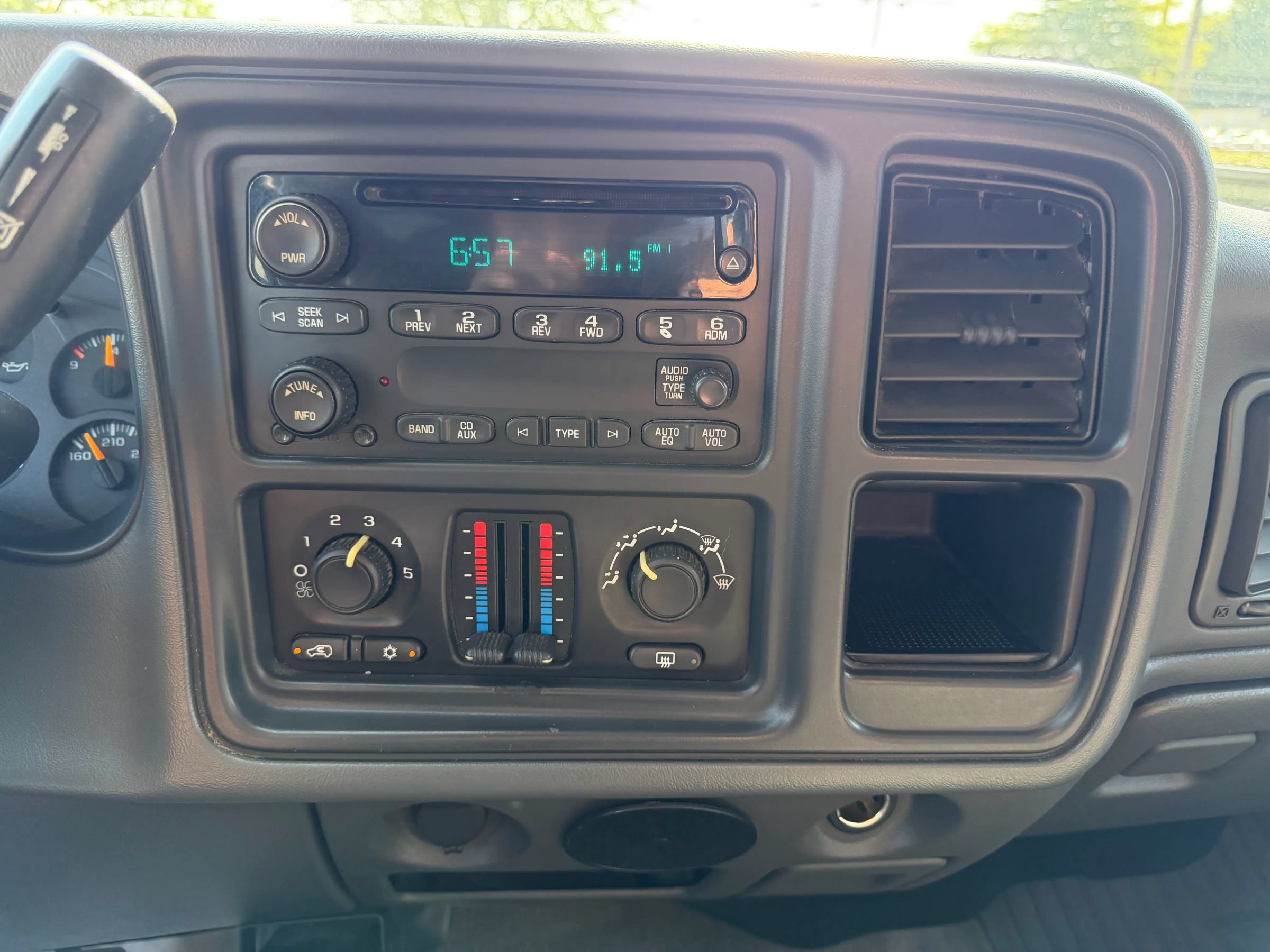 Used 2005 Chevrolet Silverado 2500 LS w/ Heavy-Duty Power Package AWD/4WD image 25
