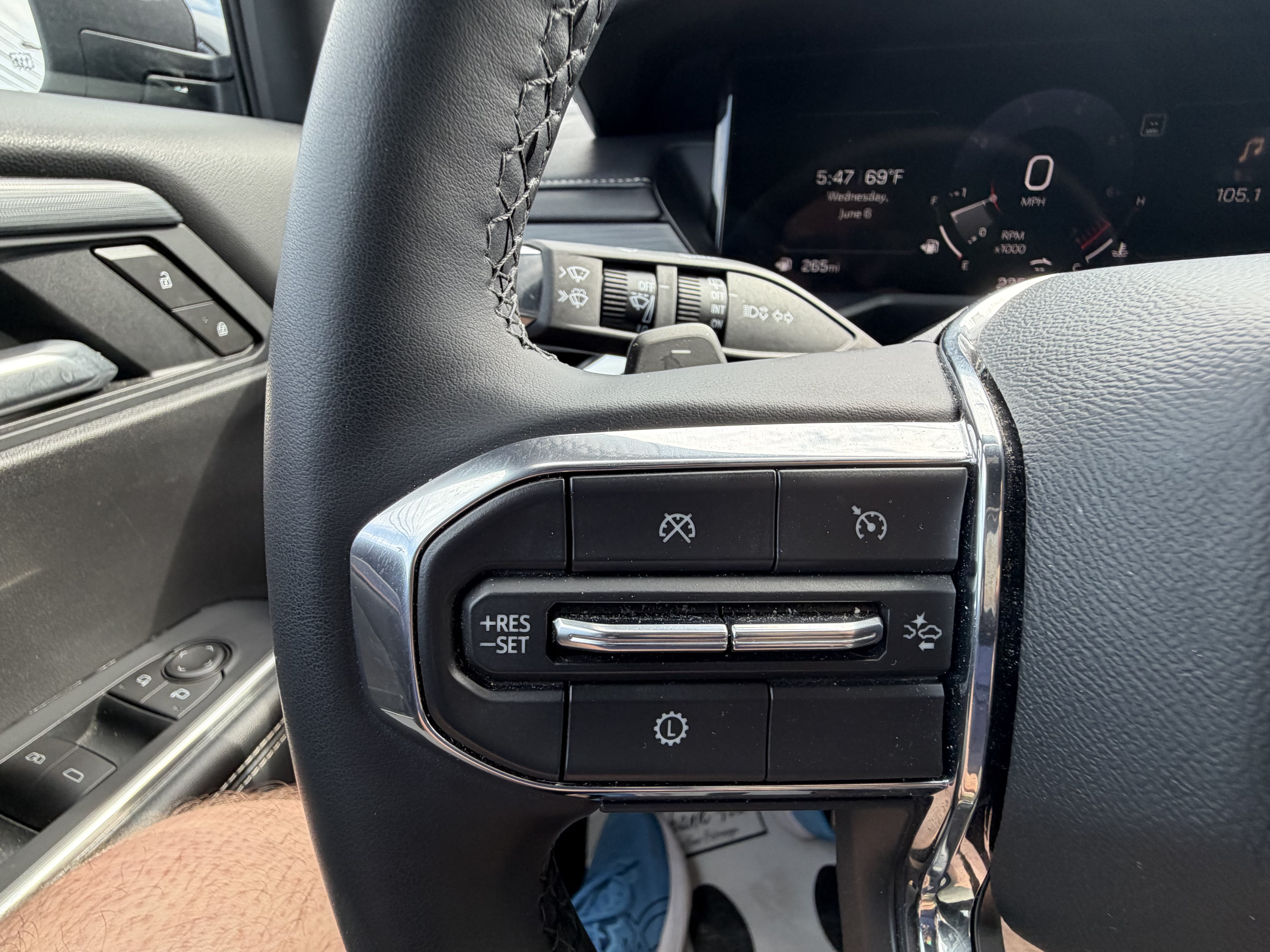 Used 2025 GMC Acadia Elevation FWD image 17