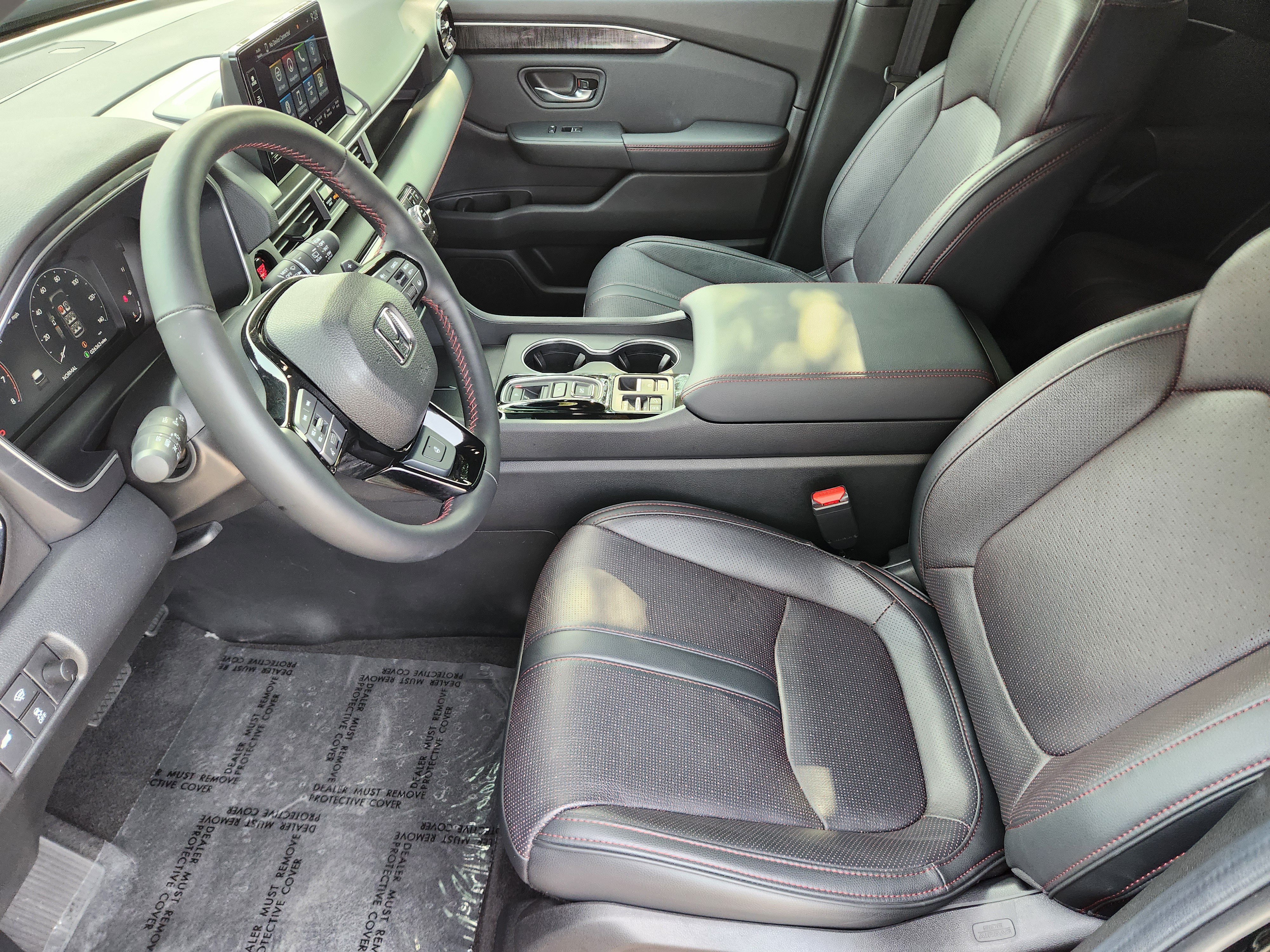 Used 2025 Honda Pilot Black Edition image 5