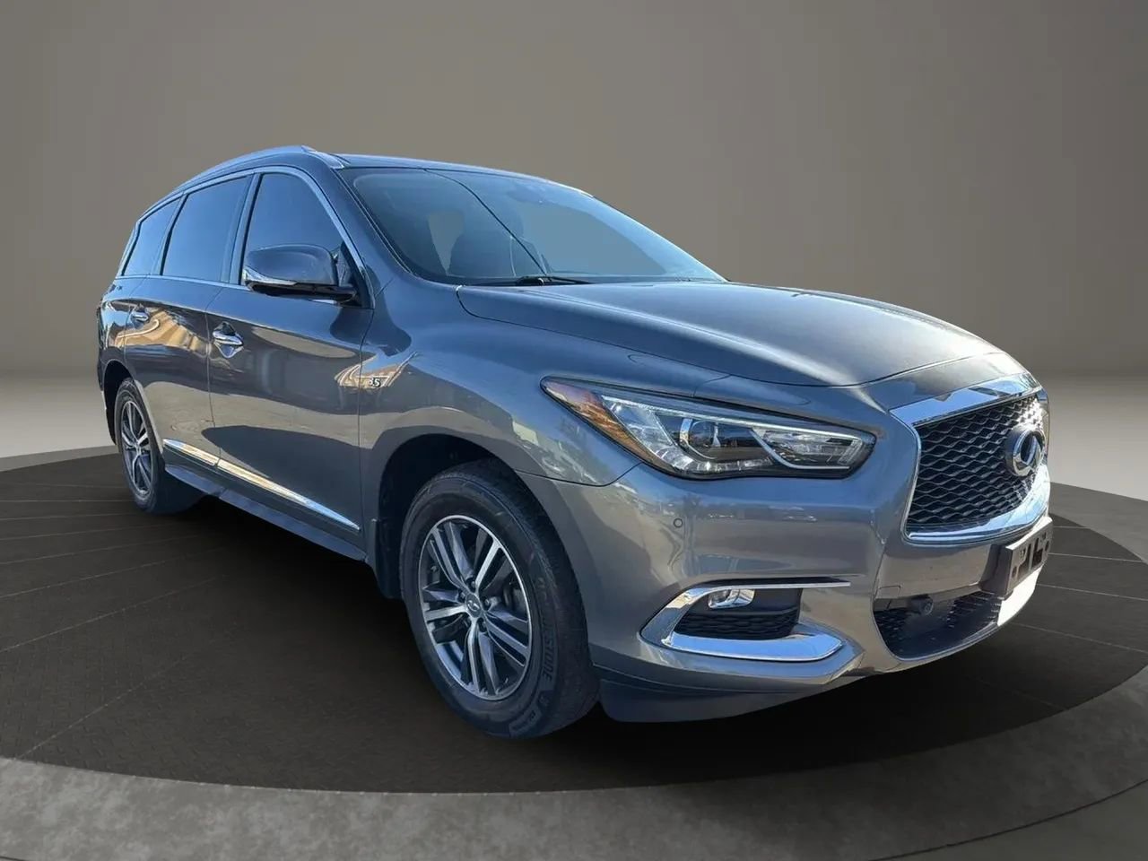 Used 2019 INFINITI QX60 Luxe w/ Essential Package image 3