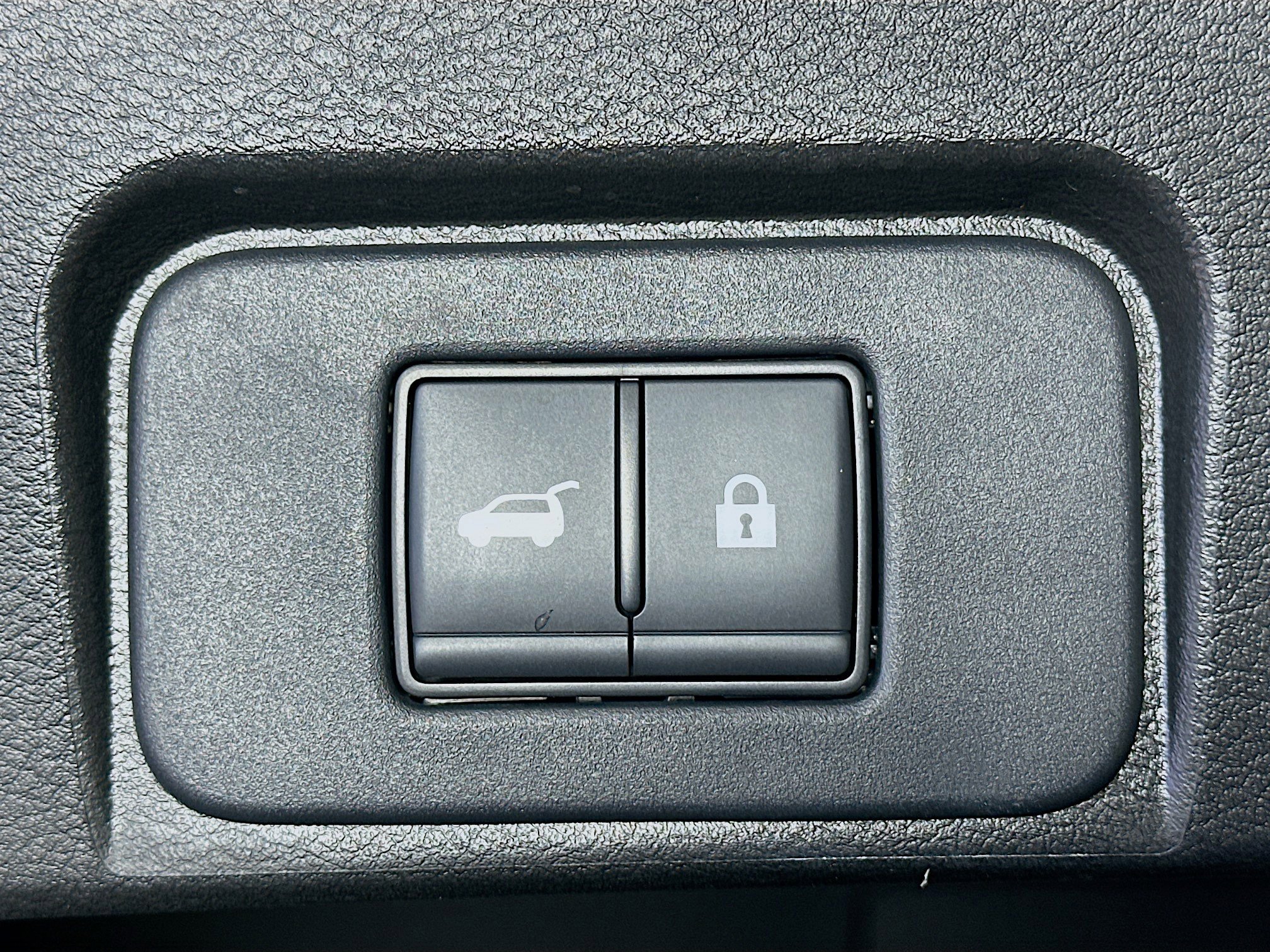 Used 2024 Nissan Rogue SV image 28