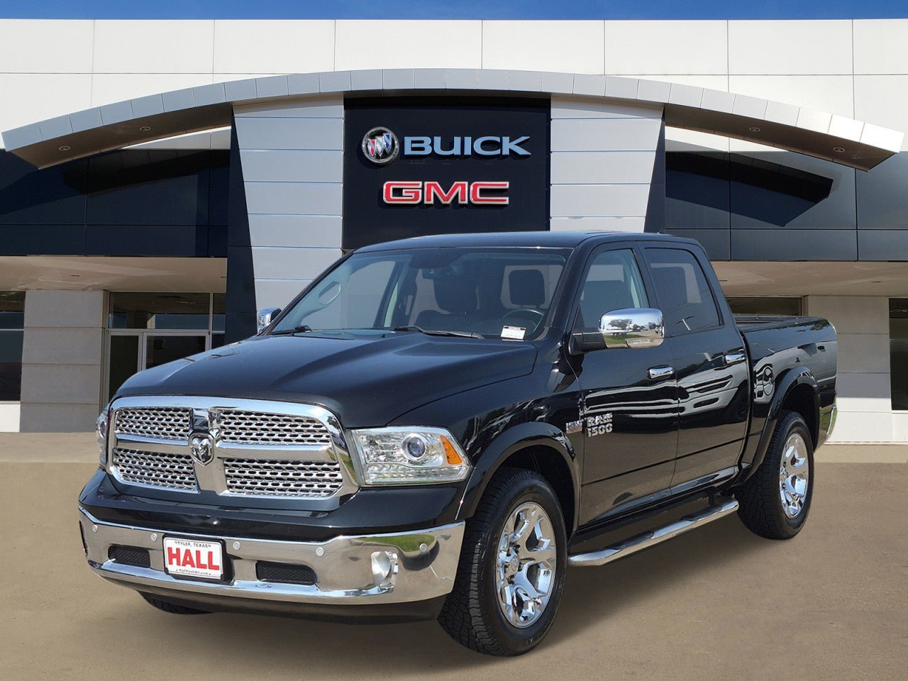 Used 2018 RAM 1500 Laramie w/ Convenience Group AWD/4WD image 3
