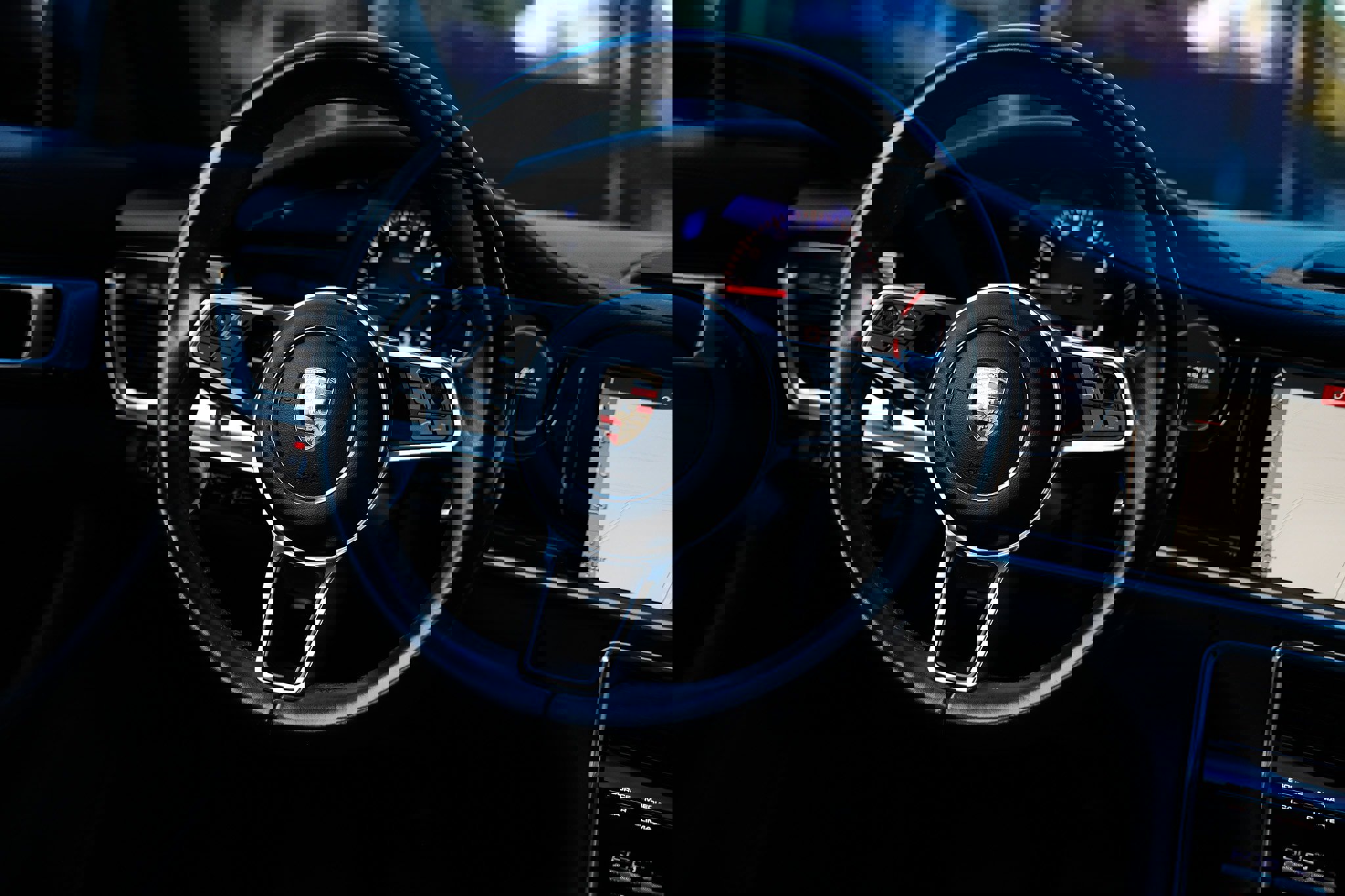 Used 2018 Porsche Panamera image 33