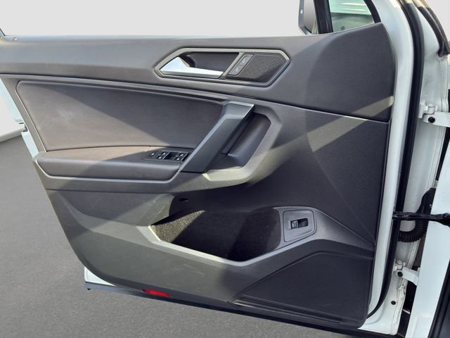 Used 2019 Volkswagen Tiguan SEL R-Line AWD/4WD image 17