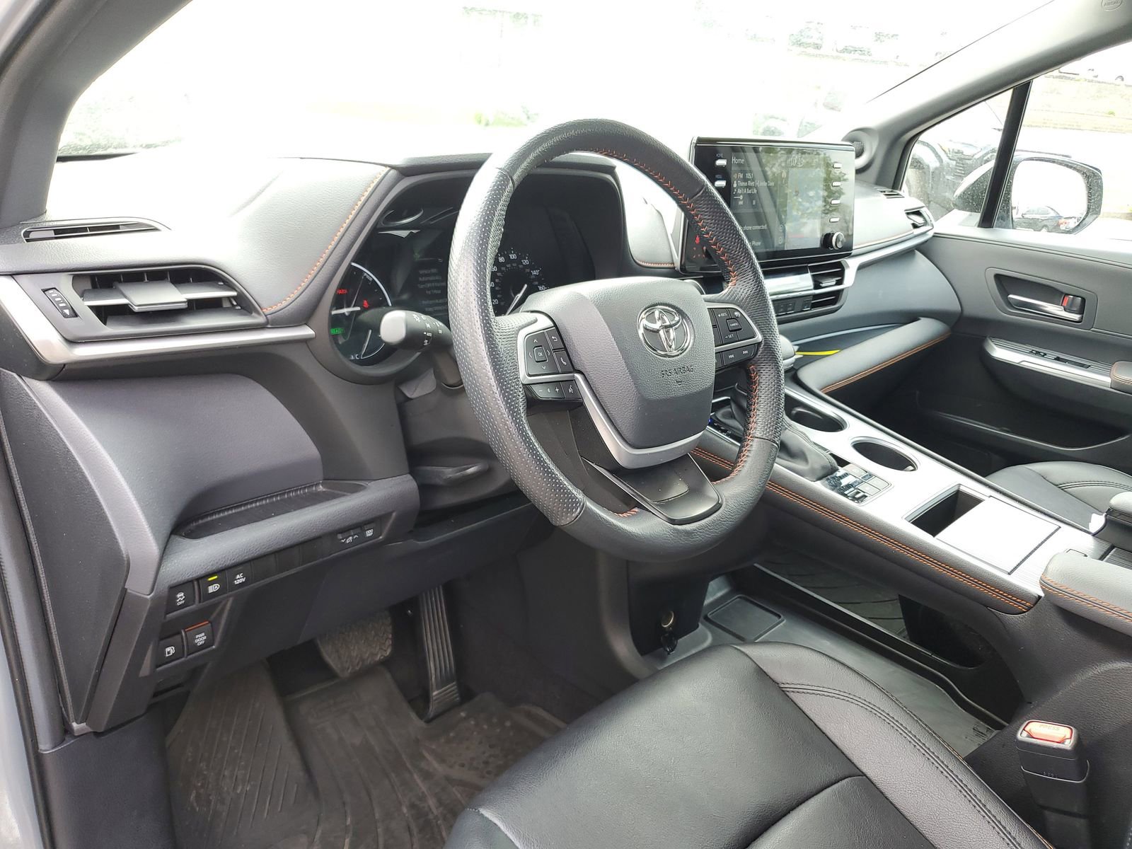 Used 2024 Toyota Sienna XSE image 21