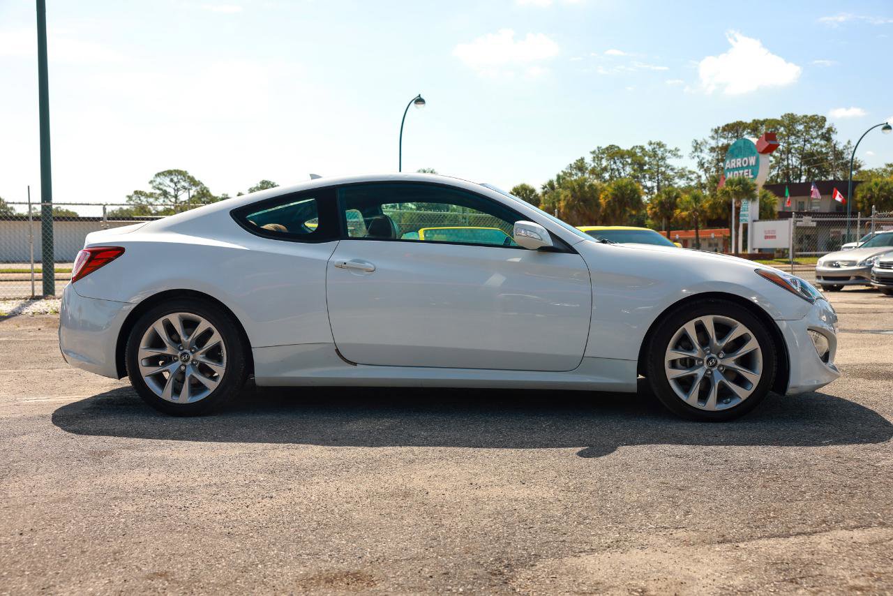 Used 2013 Hyundai Genesis 3.8 RWD image 13