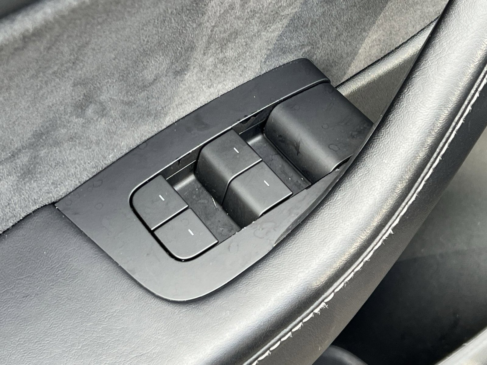 Used 2022 Tesla Model Y Long Range image 13