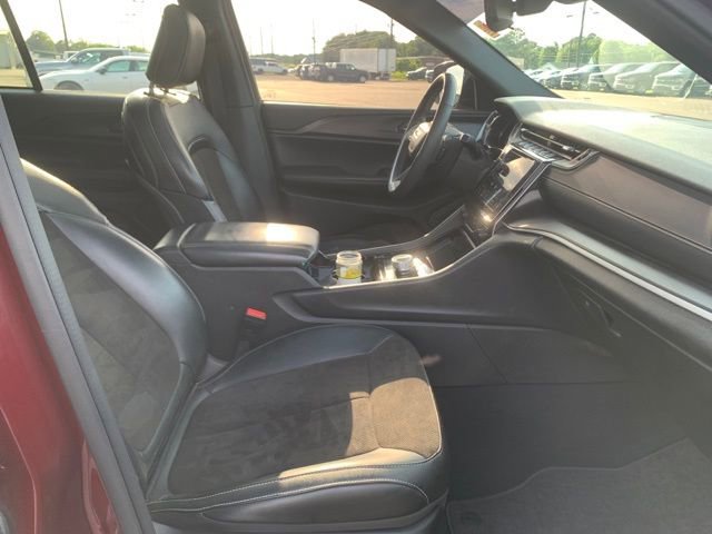 Used 2023 Jeep Grand Cherokee Altitude AWD/4WD image 30