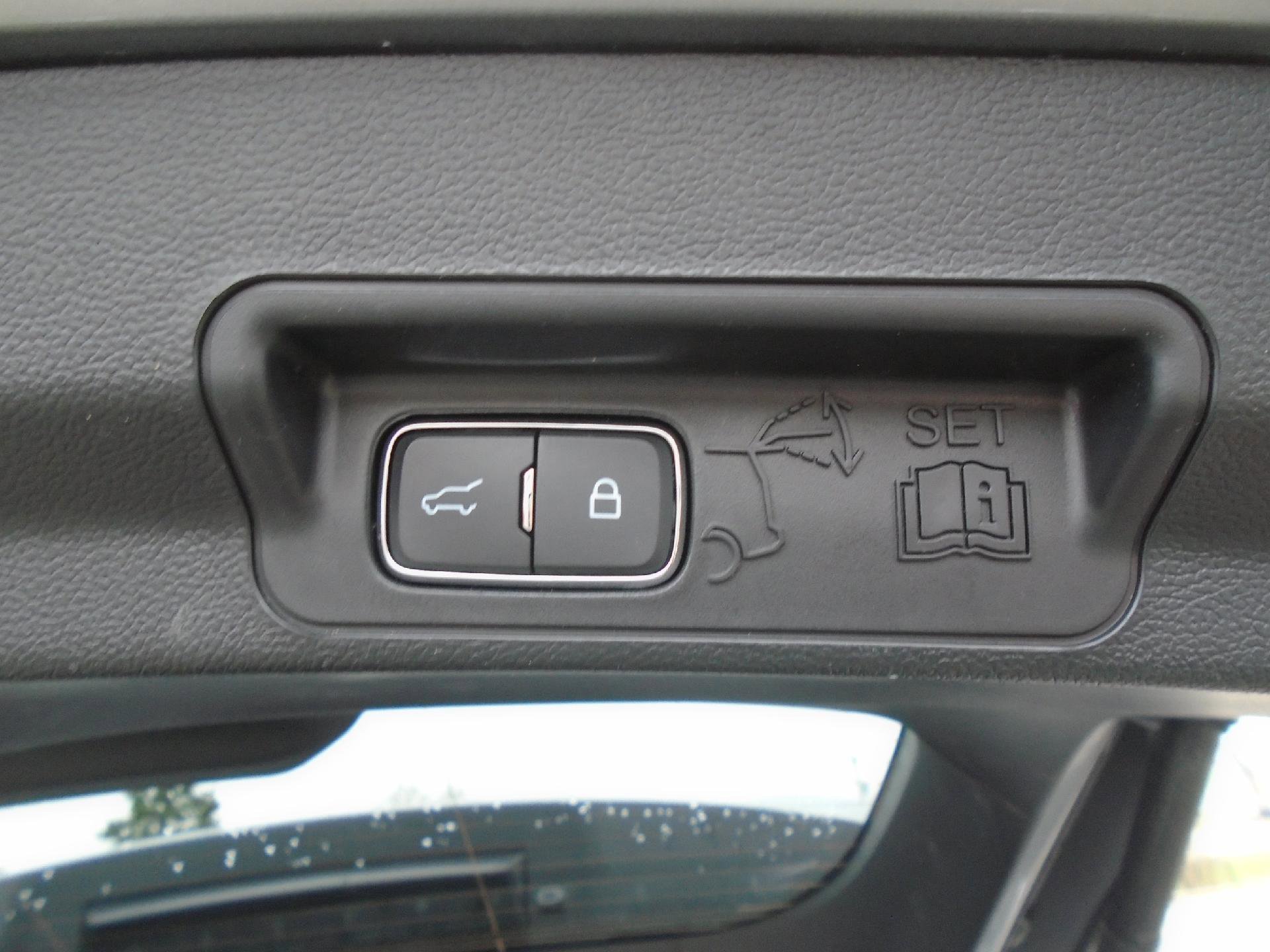 Certified 2024 Ford Explorer Limited image 8