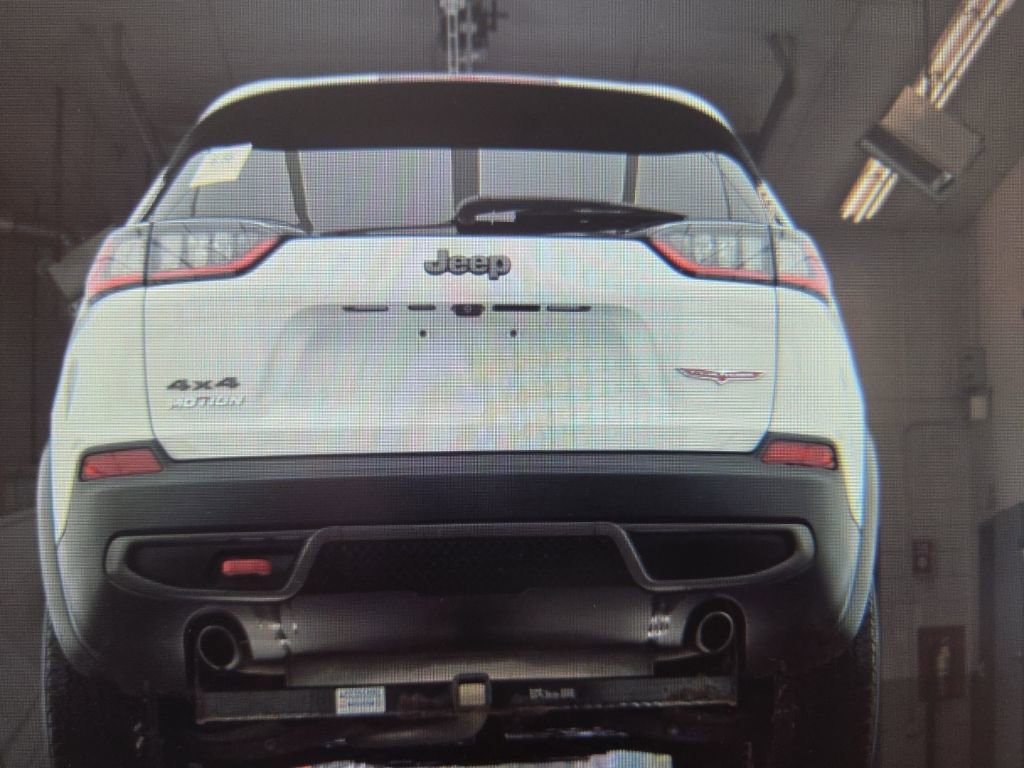 Used 2019 Jeep Cherokee Trailhawk w/ Cold Weather Group AWD/4WD image 14