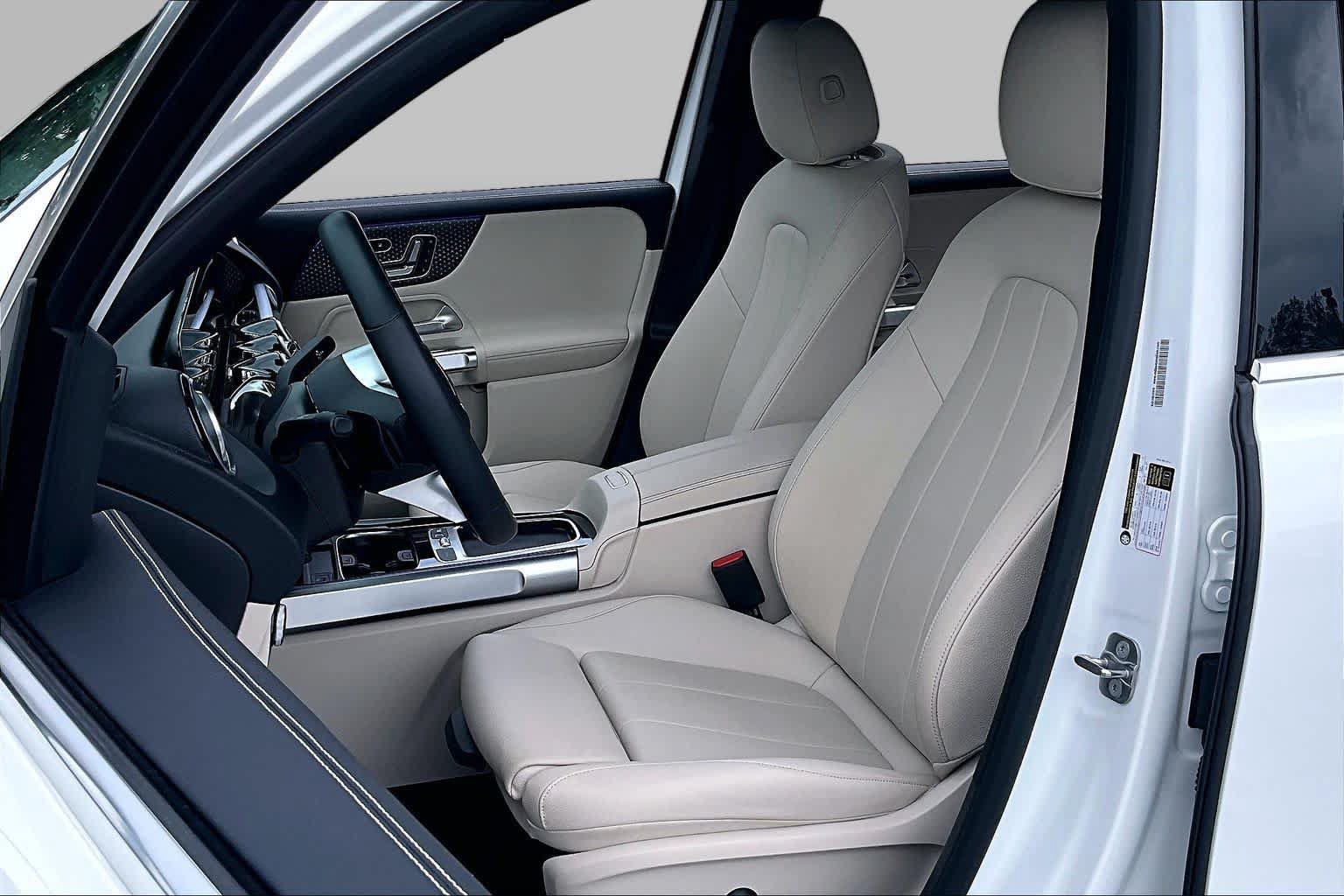 Used 2025 Mercedes-Benz GLB 250 4MATIC image 8