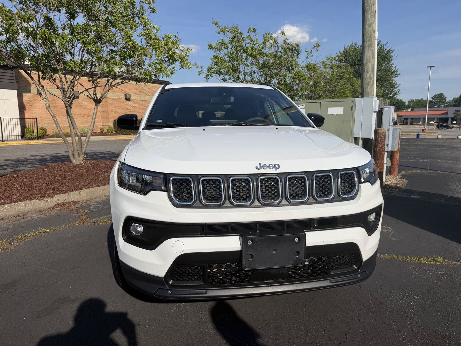 Used 2023 Jeep Compass Latitude AWD/4WD image 2