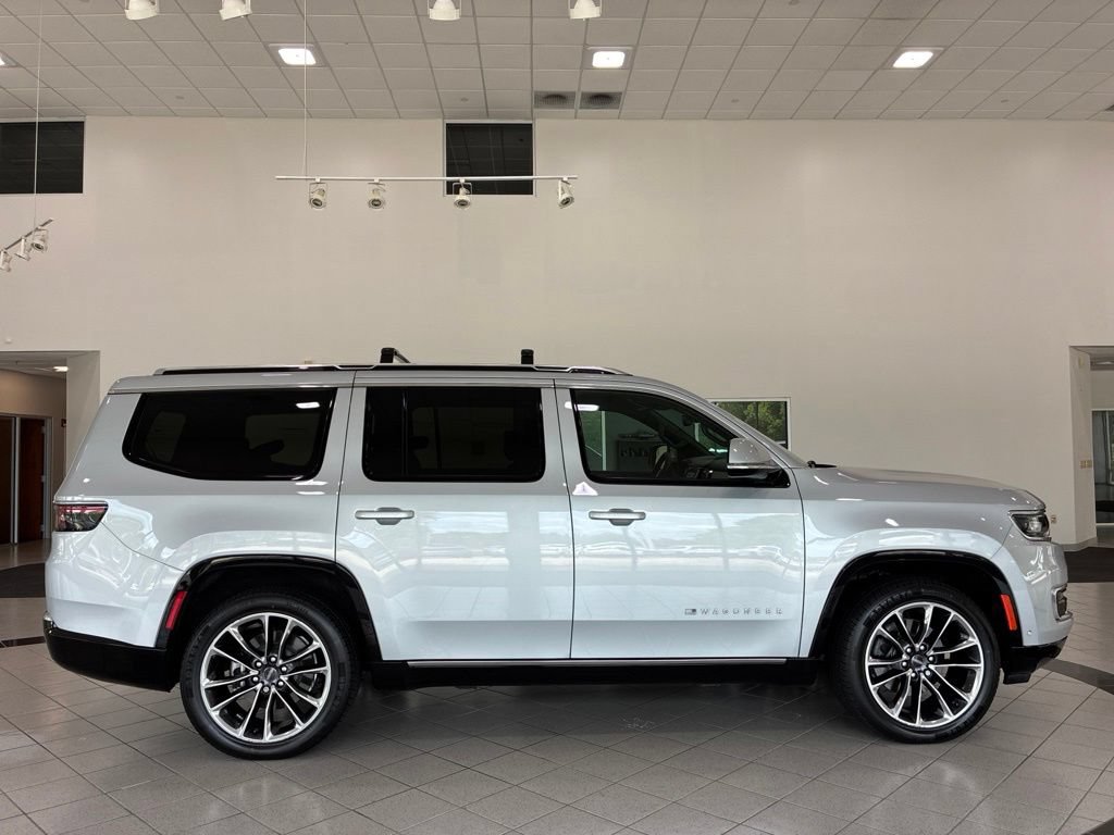 Used 2022 Jeep Wagoneer Series III w/ Premium Group I AWD/4WD image 18