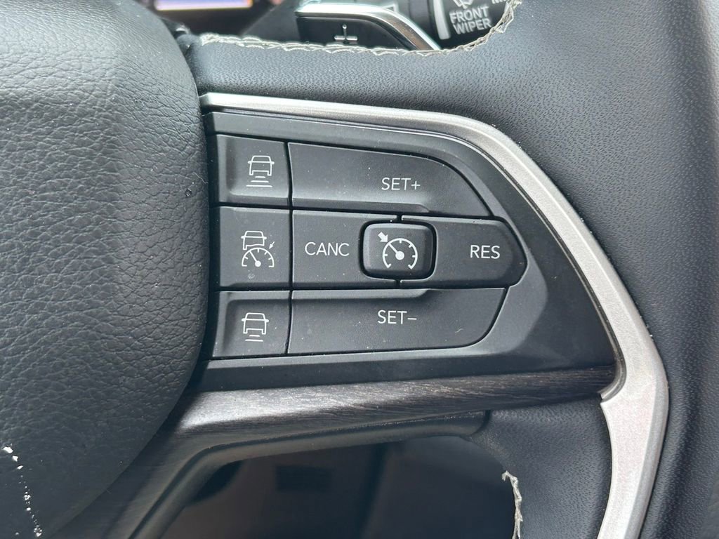 Used 2023 Jeep Grand Cherokee L Limited RWD image 36