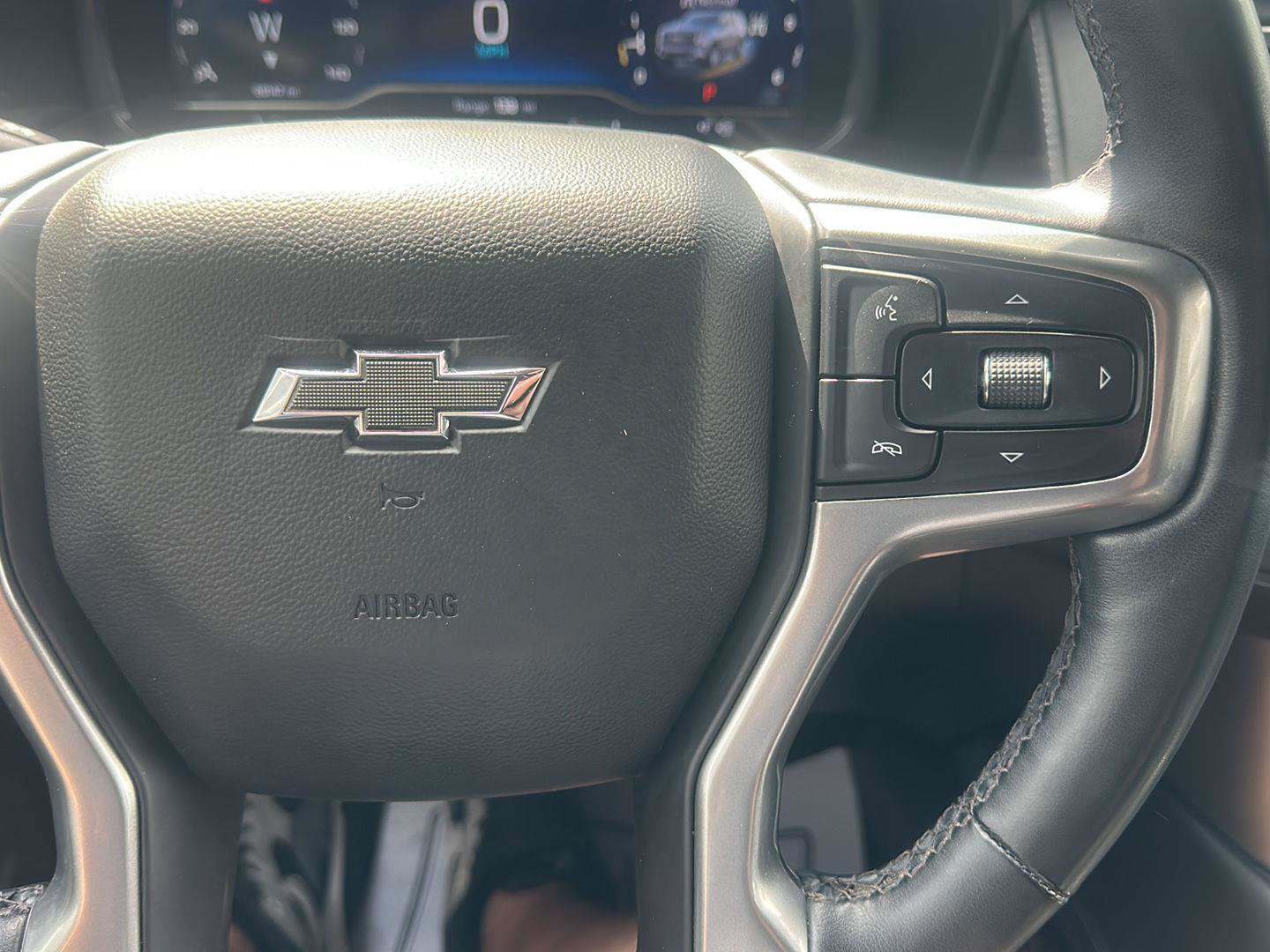 Used 2023 Chevrolet Suburban Z71 w/ Luxury Package AWD/4WD image 32