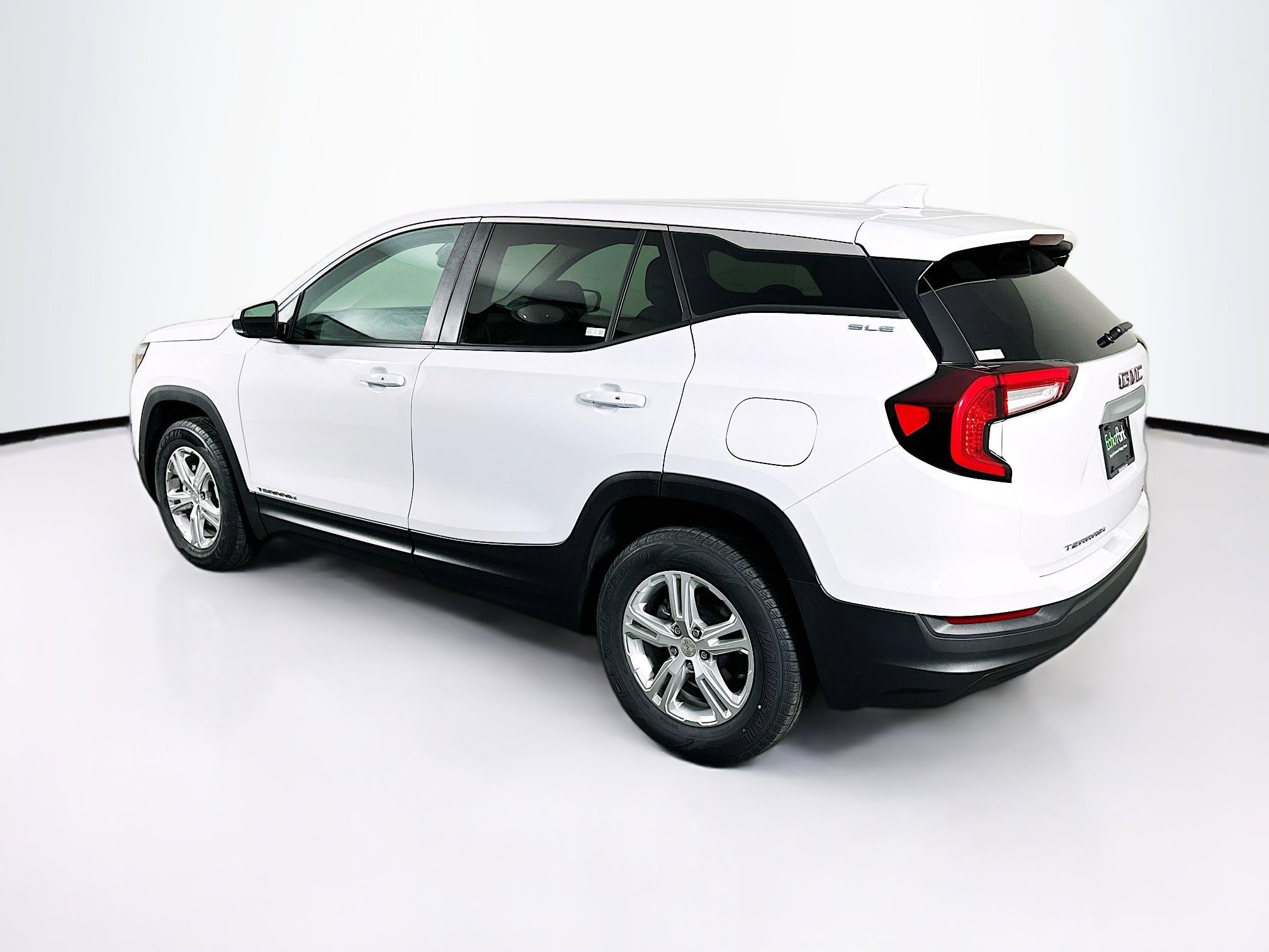 Used 2024 GMC Terrain SLE image 5