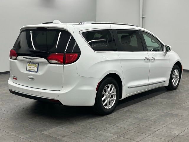 Used 2020 Chrysler Pacifica Touring-L FWD image 2