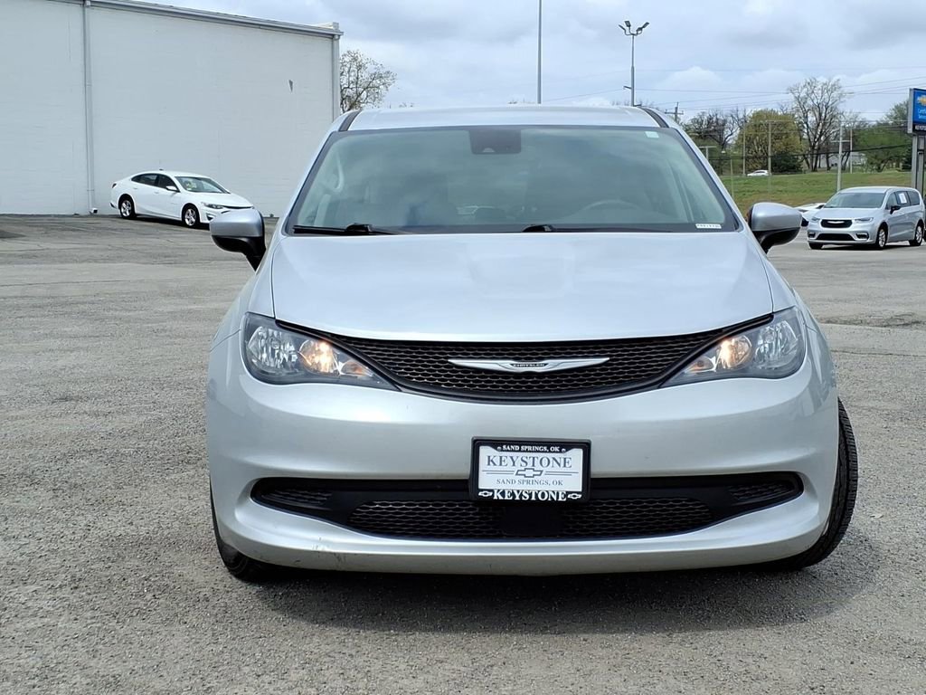 Used 2023 Chrysler Voyager LX image 8