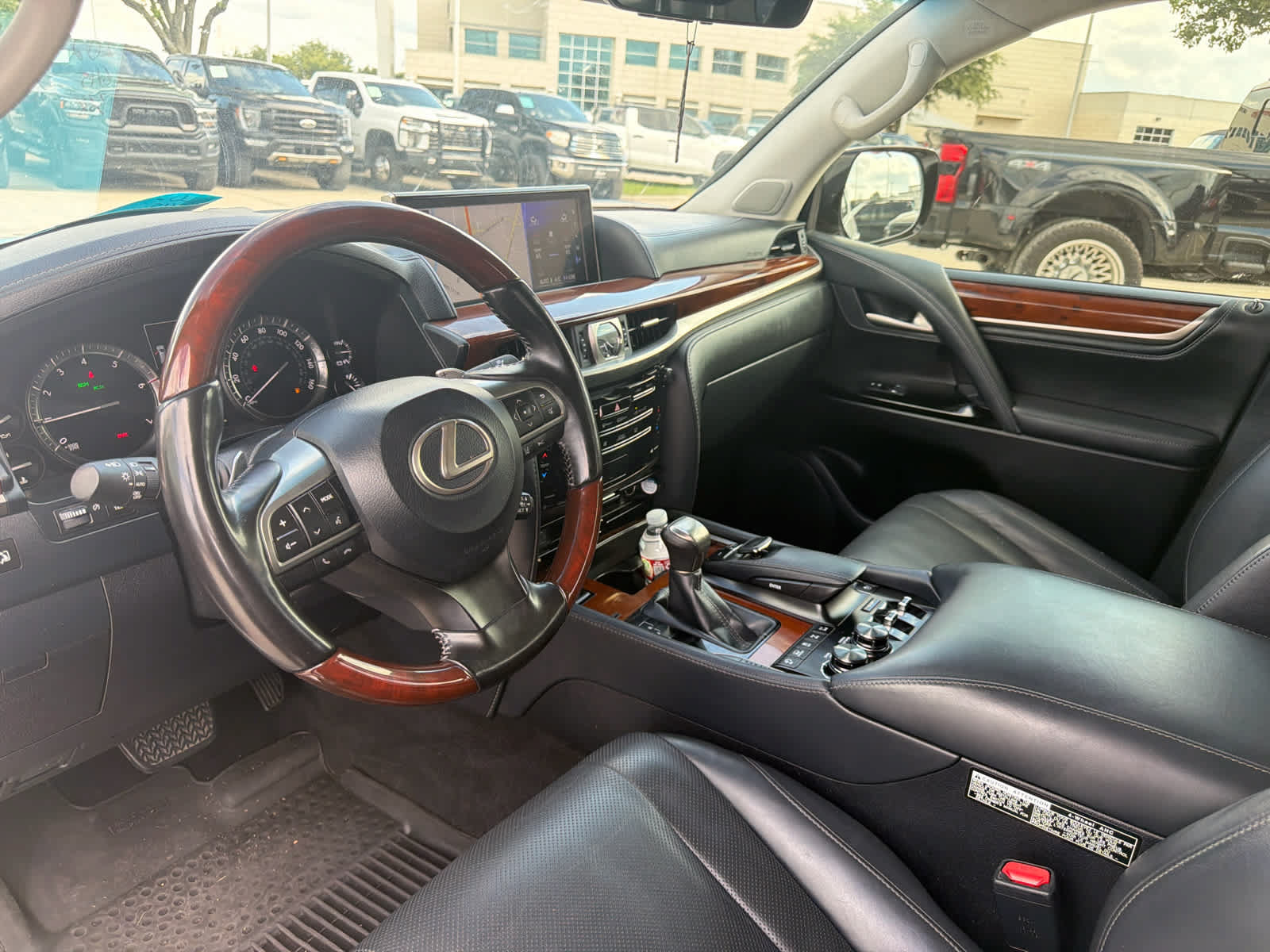 Used 2021 Lexus LX 570 4WD w/ Luxury Package image 6