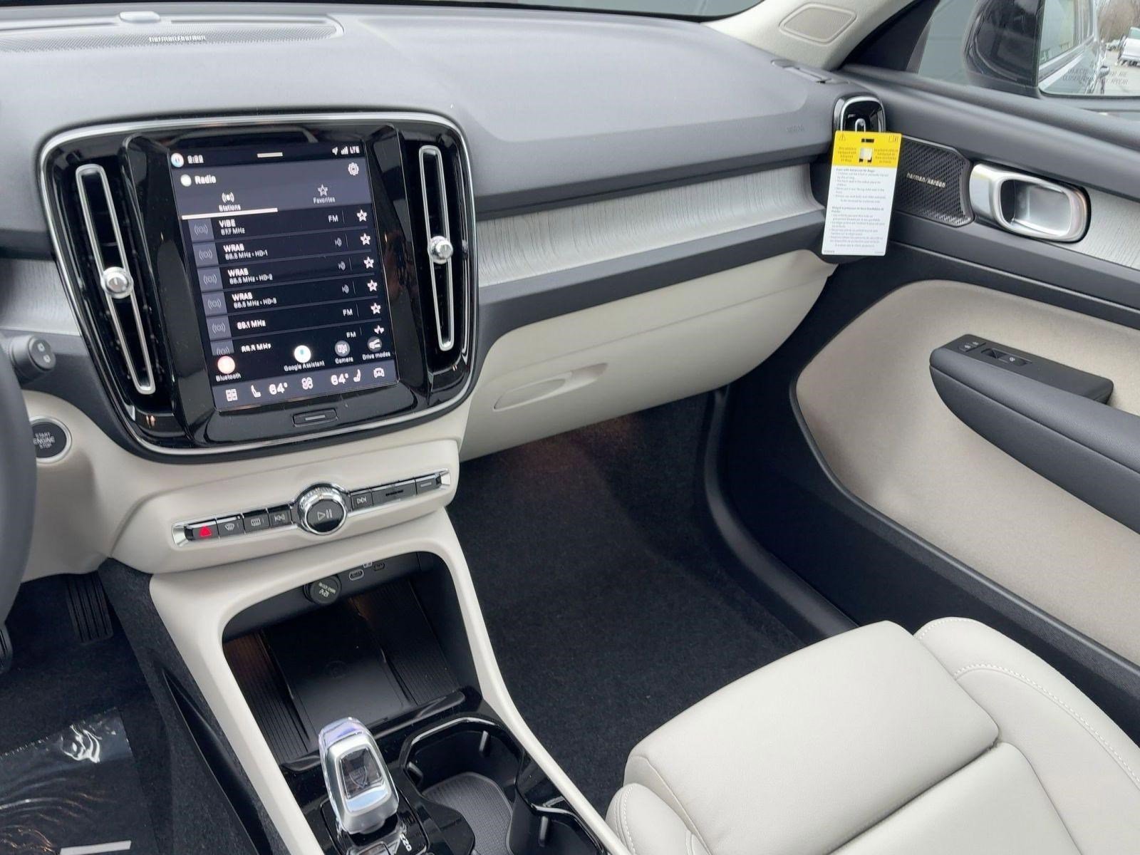 New 2026 Volvo XC40 B5 Ultra w/ Protection Package image 30