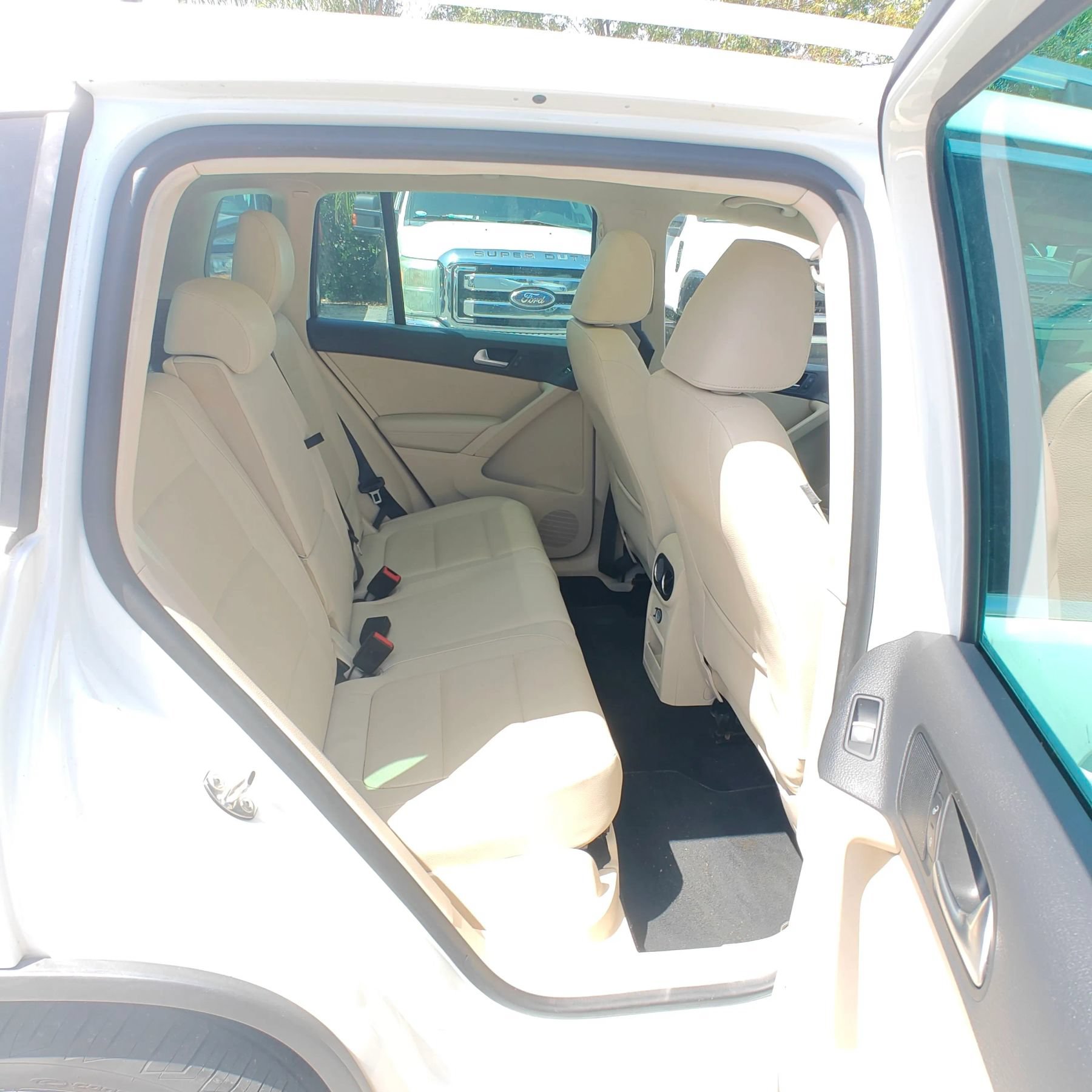 Used 2015 Volkswagen Tiguan SE FWD image 17