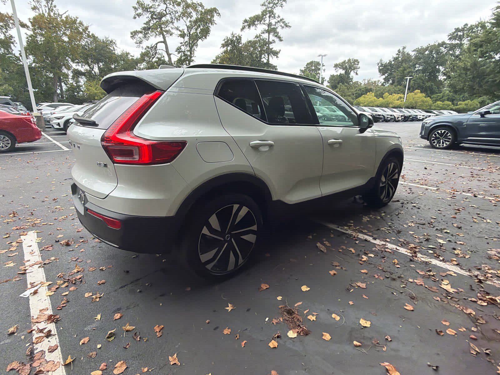 Used 2024 Volvo XC40 B5 Plus AWD/4WD image 17