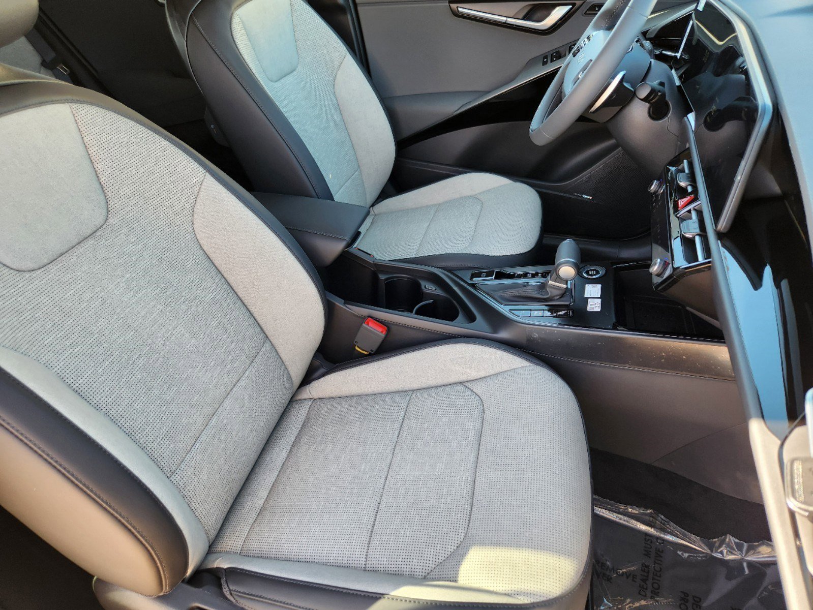 New 2025 Kia Niro SX Touring image 15