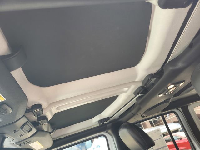 Used 2022 Jeep Wrangler Unlimited Sahara AWD/4WD image 20
