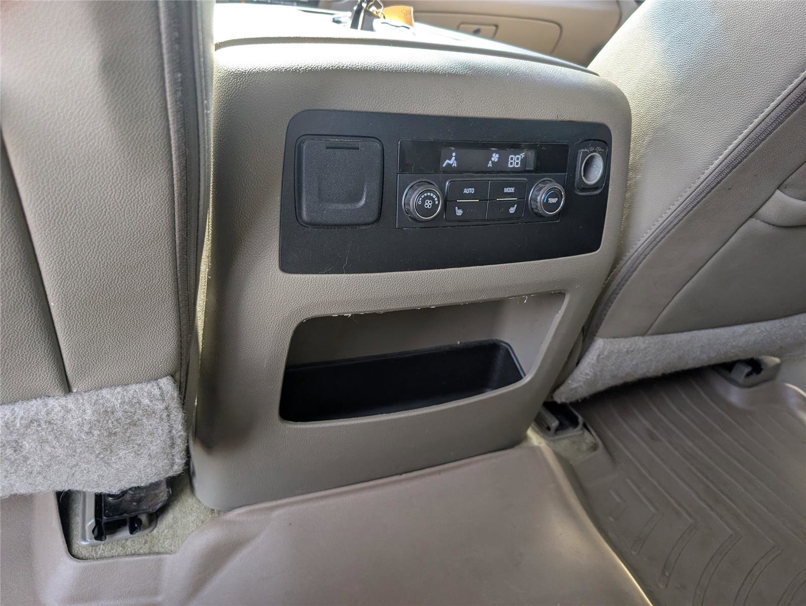 Used 2017 GMC Yukon SLT image 29