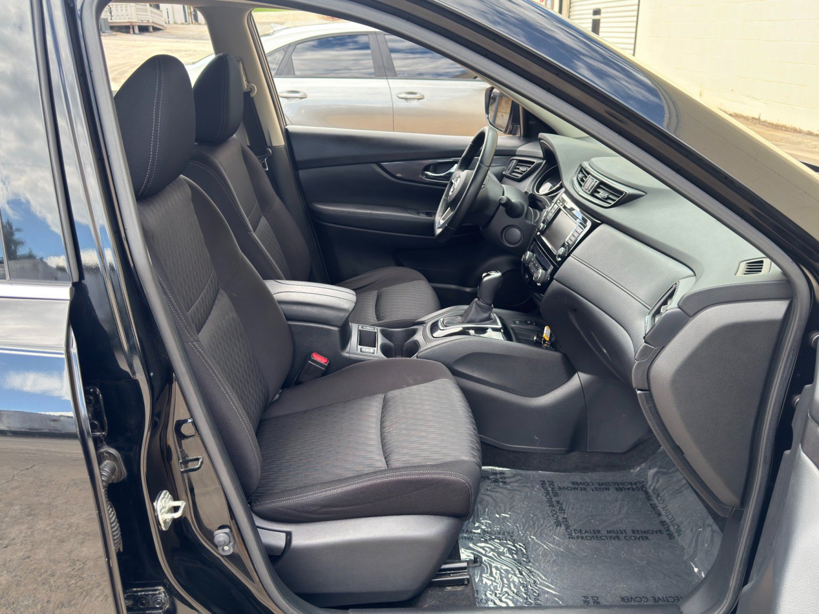Used 2019 Nissan Rogue SV w/ Premium Package FWD image 14