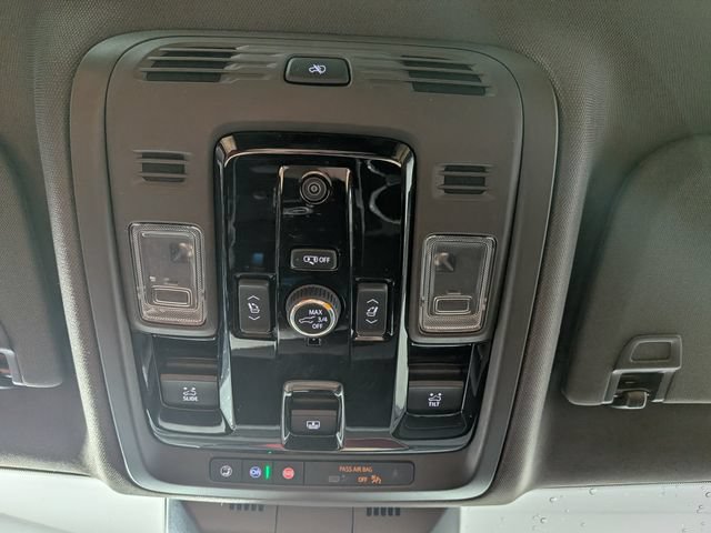 Used 2025 Cadillac Escalade Premium Luxury AWD/4WD image 27