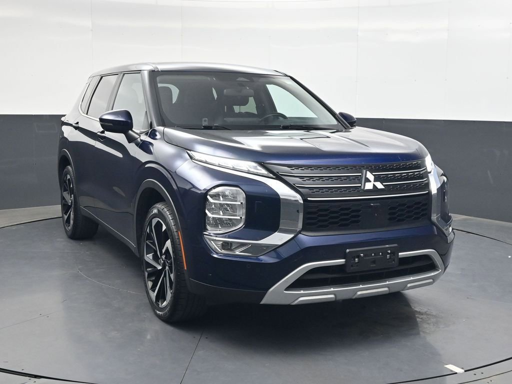 Used 2024 Mitsubishi Outlander SE AWD/4WD image 2