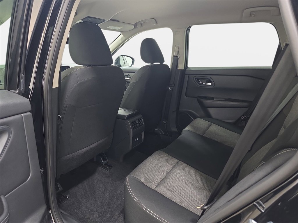 Used 2025 Nissan Rogue SV image 12