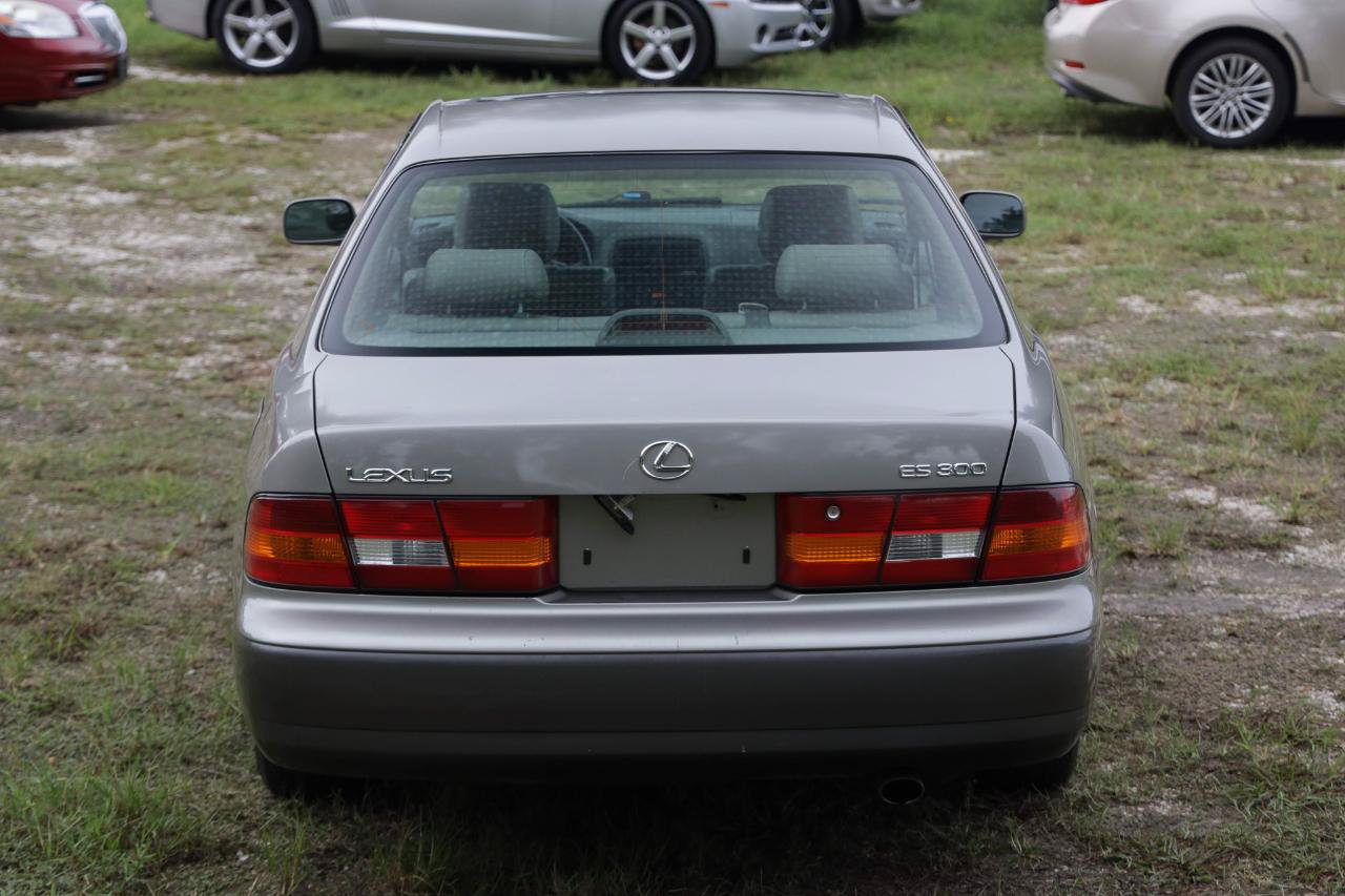 Used 1998 Lexus ES 330 w/ Leather Trim Pkg FWD image 9