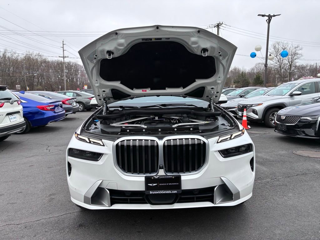 Used 2024 BMW X7 xDrive40i w/ Premium Package AWD/4WD image 10