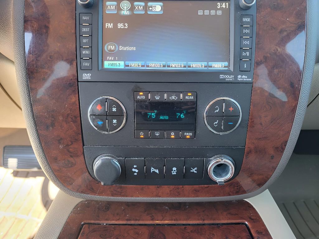 Used 2014 Chevrolet Suburban LTZ image 21