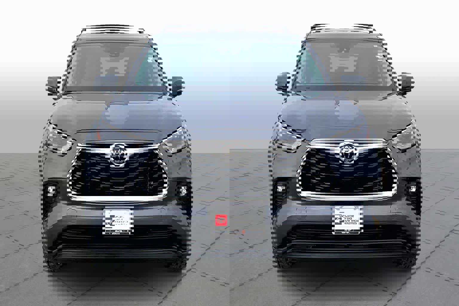 Used 2023 Toyota Highlander LE image 3