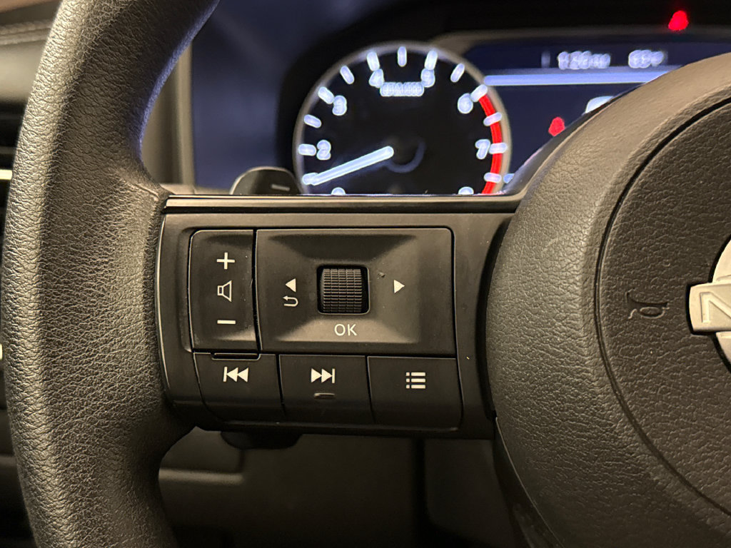 Used 2023 Nissan Rogue S AWD/4WD image 29