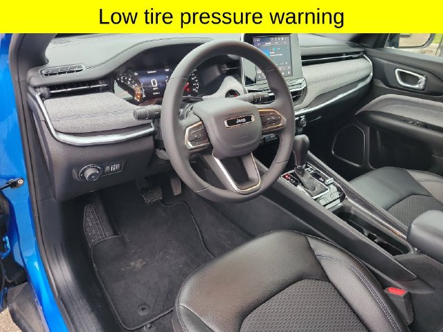 Used 2025 Jeep Compass Latitude AWD/4WD image 25