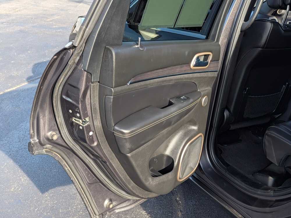Used 2017 Jeep Grand Cherokee Overland AWD/4WD image 22